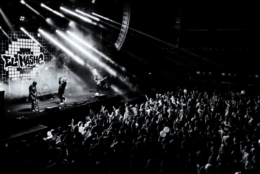 https://cdn.intickets.ru/sites/default/files/gallery_image/dc048eb0-430f8f51-f5d43981.jpg