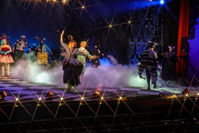 https://cdn.intickets.ru/sites/default/files/gallery_image/f0a039b8-4cbfbfb1-c6181186.jpg